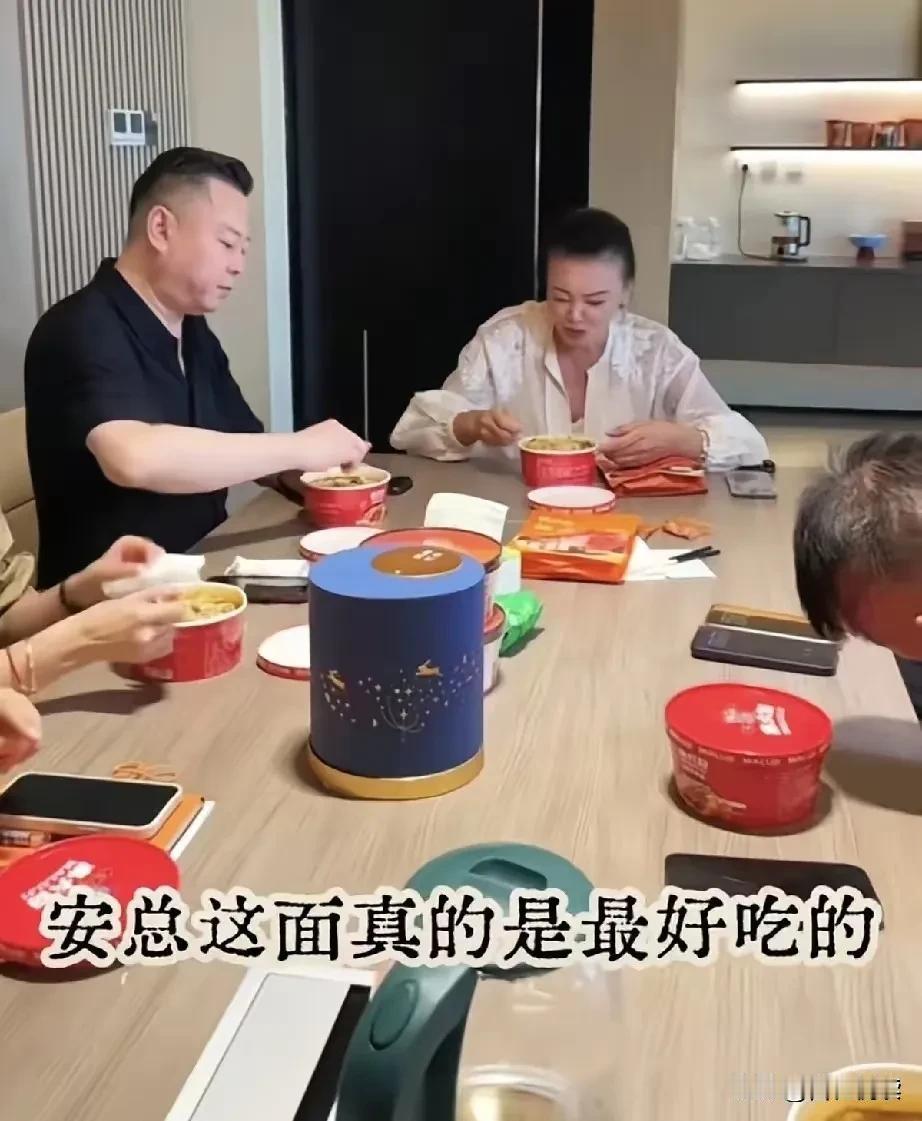 一个细节告诉你战兰真是走到了山穷水尽的地步了都知道战兰酸辣粉是靠撕前儿