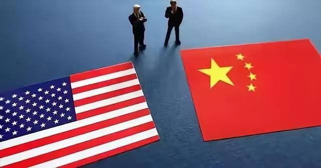 眼下，全世界都在看中美谁先撑不住，现在是中国有货卖不出，急着赚钱，美国是有钱买不