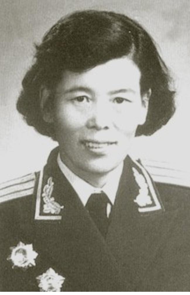 刘奇，女，山东省沂南县青驼镇吉拉子村人。1922年出生。刘奇的爷爷曾在清朝为官，