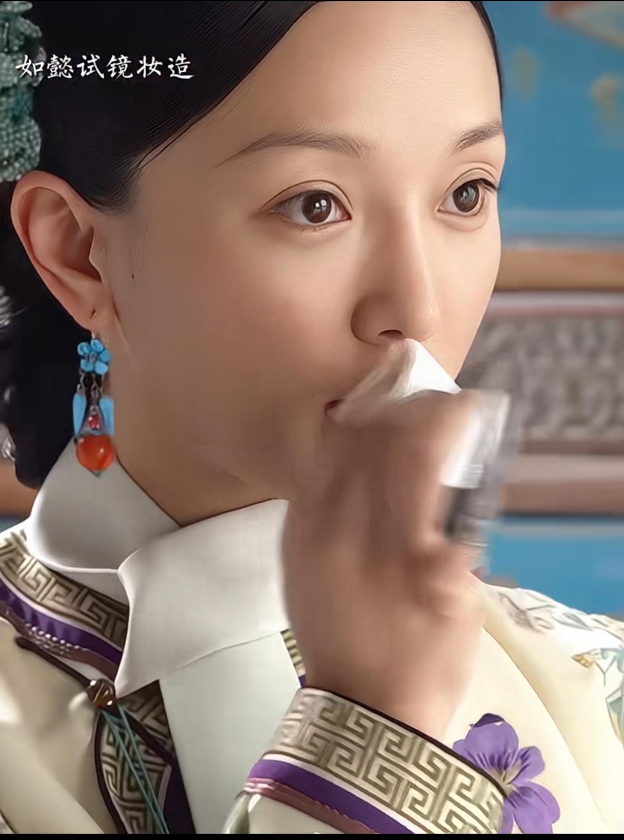 真搞不懂，但凡周迅在如懿传用的前面两个试镜妆造，也不至于宫女夸她“格格水灵”的时