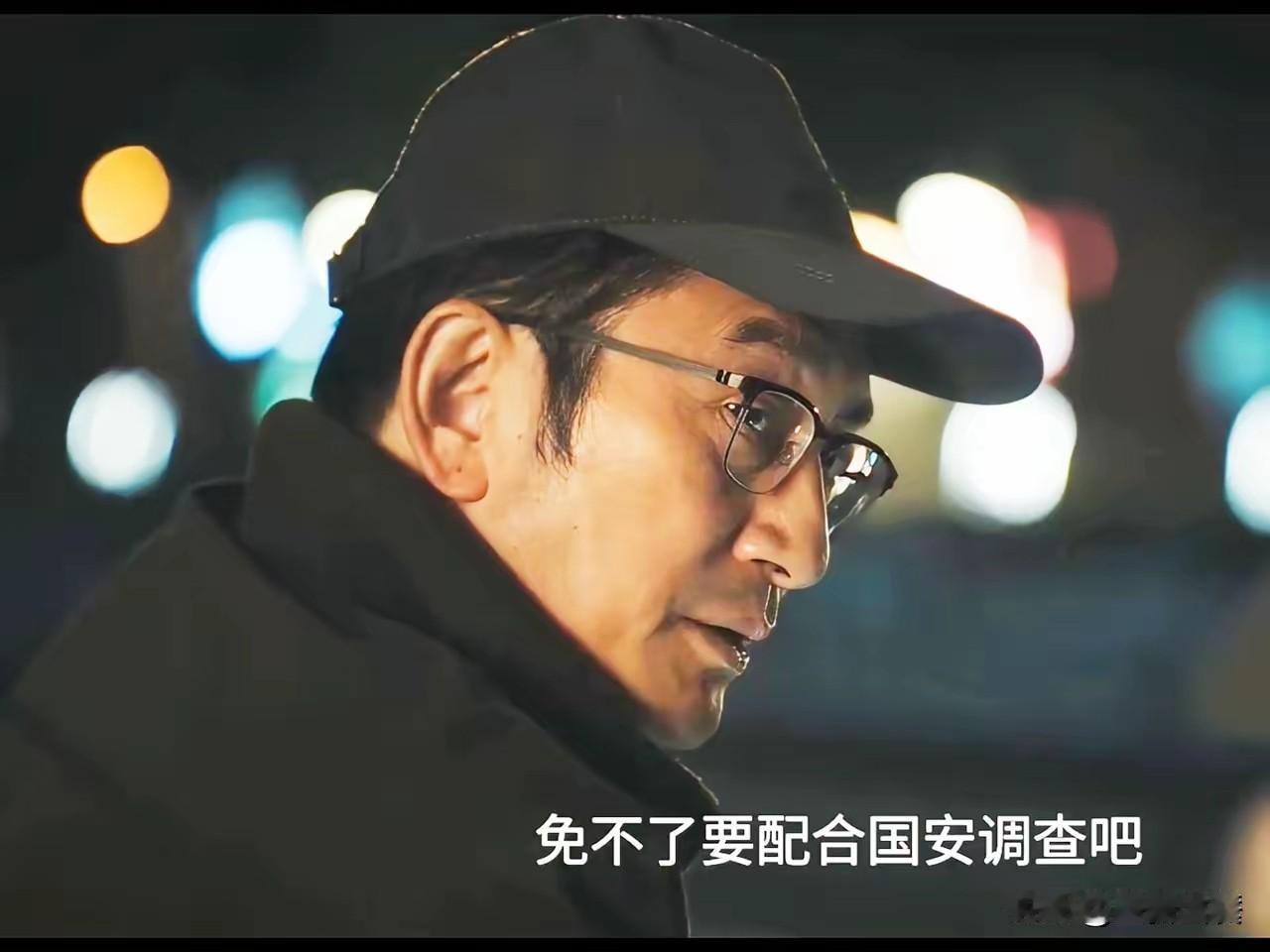 起初觉得烧脑，现在越看越觉得瑕疵太多。编剧人为地拉扯线索，配角戏份太多。搞得
