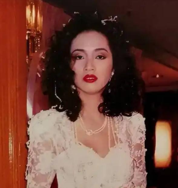 梅艳芳这信托基金，才叫把人性看透了！2003年她刚离世，遗嘱就写得明明白白，母亲
