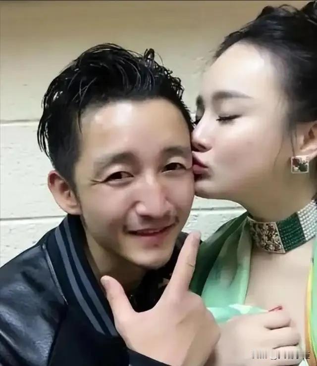 九边这是没给邹市明留一点颜面啊。大V九边说，成年人的的基本世界观是，清楚改变不