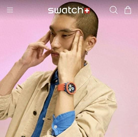 股价都腰斩了，还在玩种族歧视？我看Swatch的日子还是不够难。更怂的是又怕国人