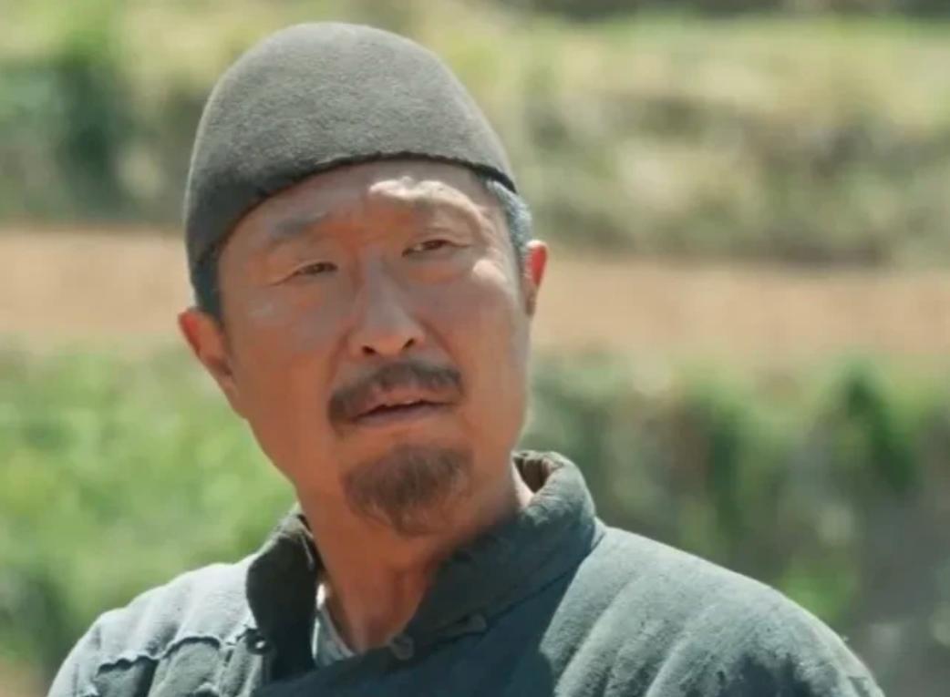 演员林永健说：“当时接到《生万物》剧组的邀约，让我出演封二，我在看完剧本后，给导