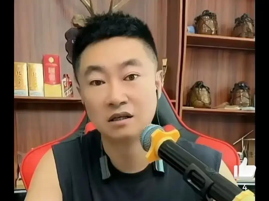 九天的意思很直白：阿厦这次要是没有二驴帮忙，也没有赶到杭州和方丈合体直播，恐怕真