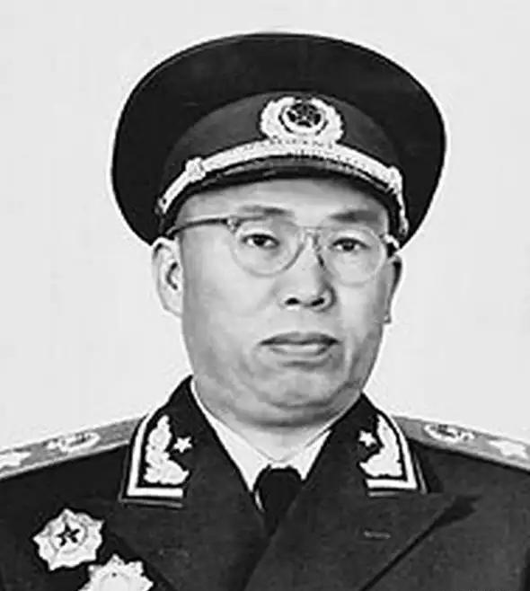 1943年，侦察员护送罗荣桓过封锁线，刚与联络员接头，对方竟连开数枪！打手势求证