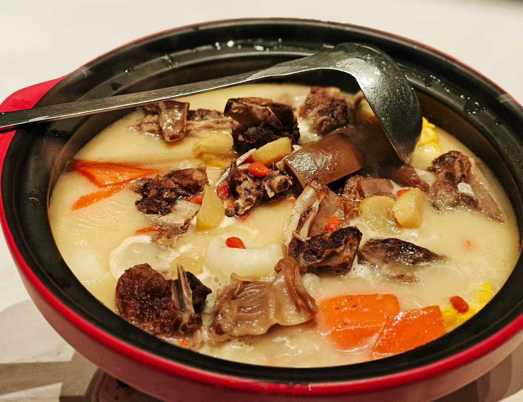 好友缘冬日家宴上新～作为南宁家喻户晓的餐饮名片，好友缘始终致力于为食客提供至臻