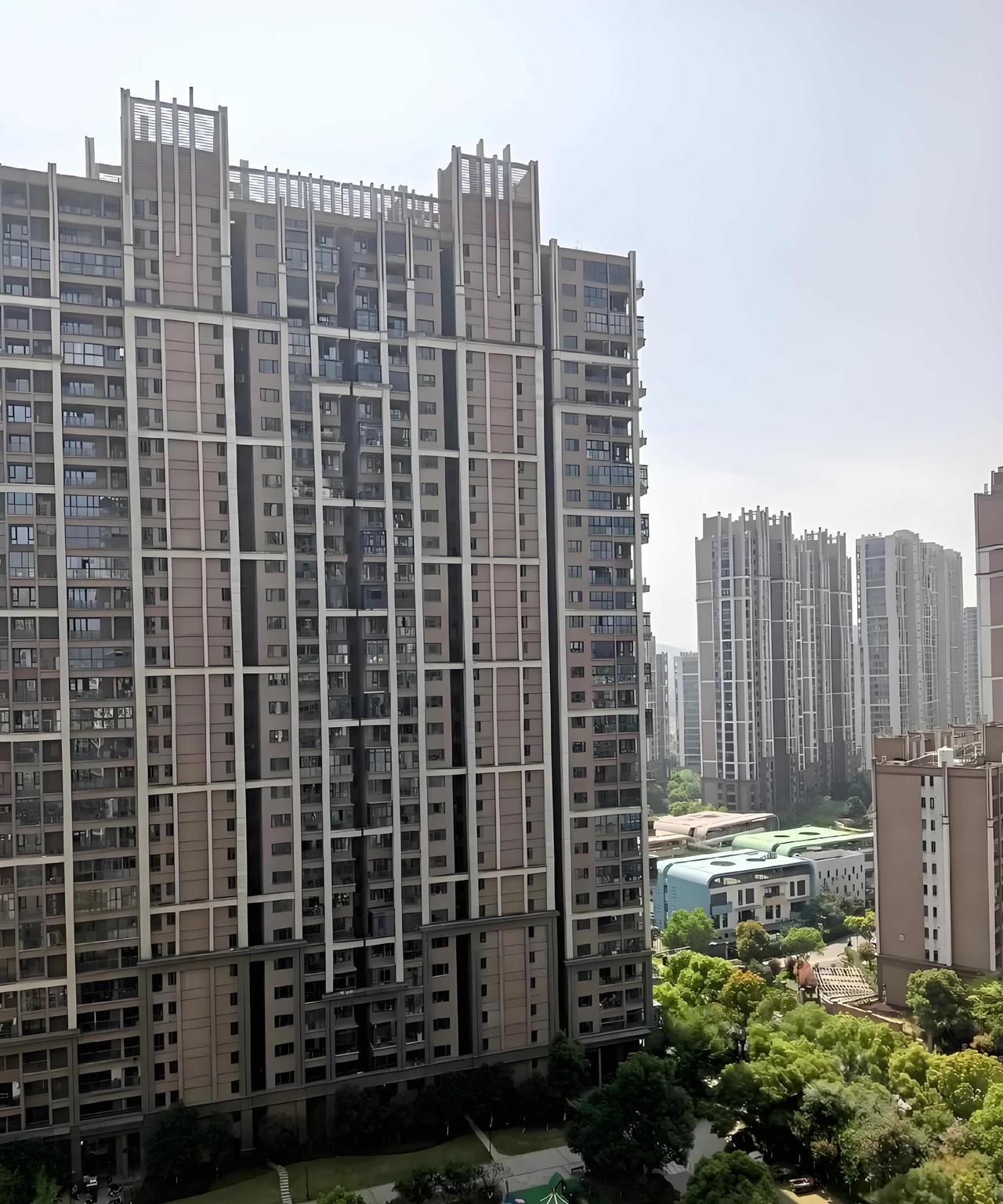 杭州临安青山湖科技城的房子跌到底了吗？如越秀星江花园：一、现在的单价是8000