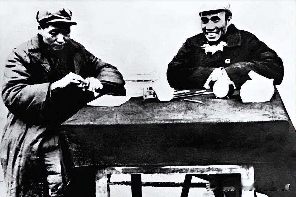 朱毛一文一武，凭短短十六字盘活红军绝境我对着泛黄的史料，手都抖了——192