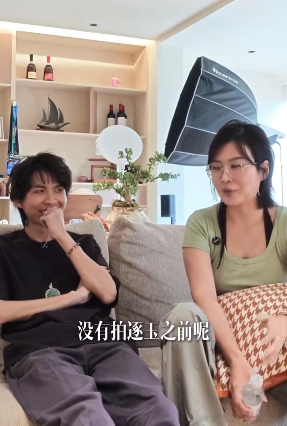 曝与张凌赫合照价格和明星合照原来要钱的吗？那经常刷到路人和明星拍个照是他们都给了