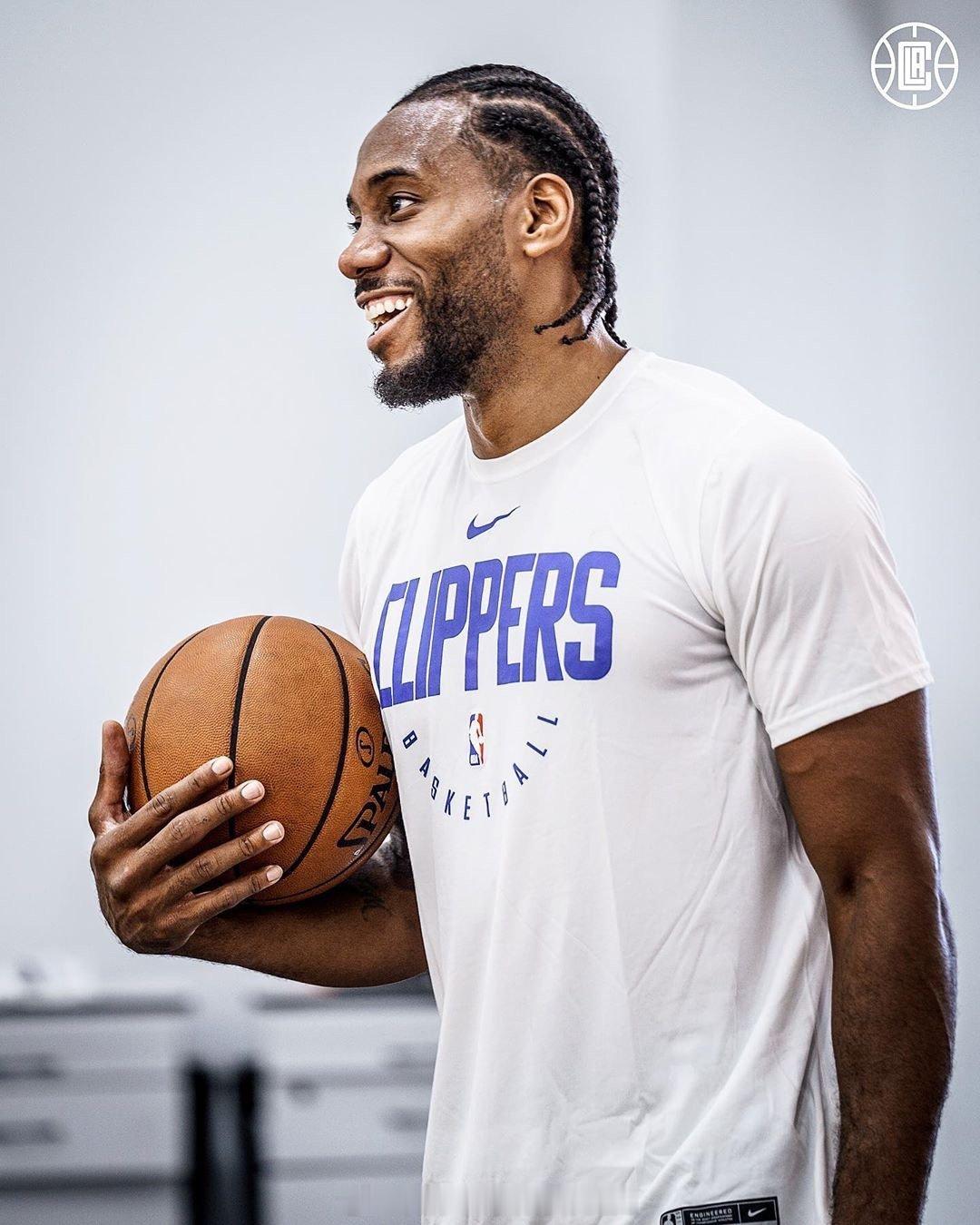 常规赛已经结束了，伦纳德￼本赛季出战65场常规赛，场均32分钟，得到27.9分6