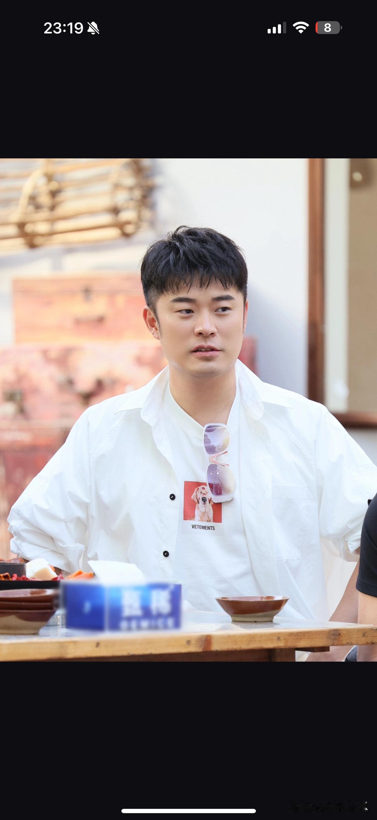 陈赫说请李晨上《五哈》原因其实很简单，根本不是档期对不上，而且这两个总之属于竞