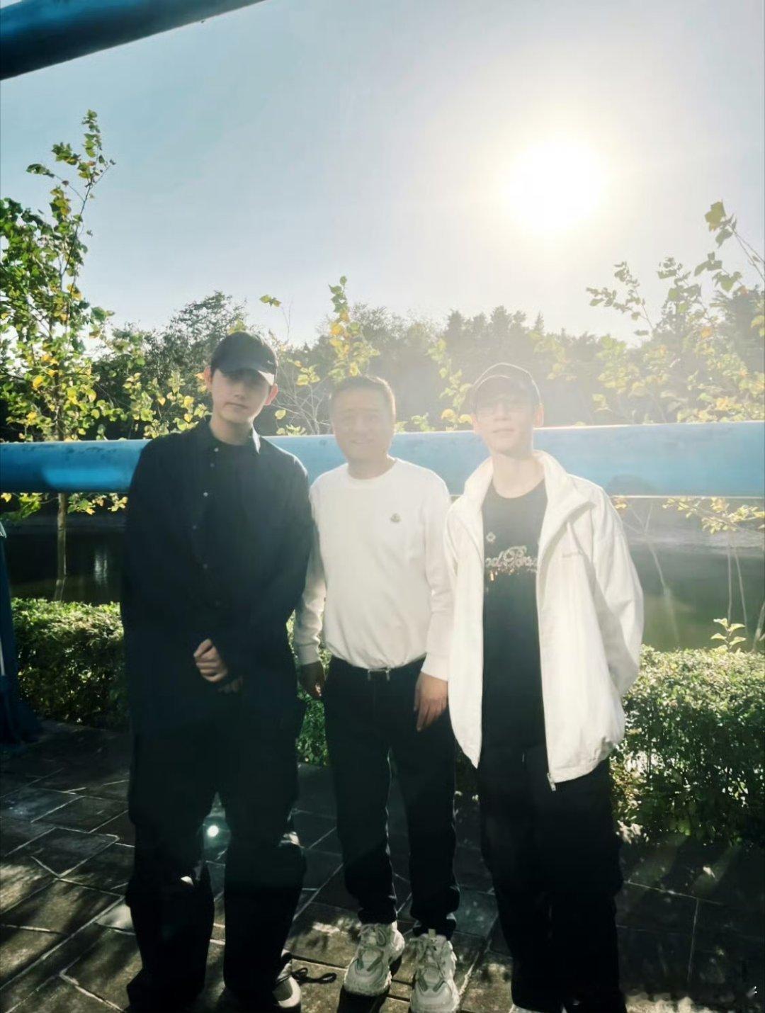 陈飞宇罗云熙竟然合照了，你们皓衣行