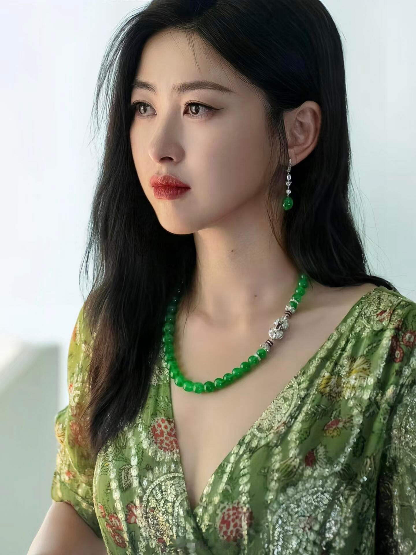 朱珠的魅力，在于她丰富的层次感。​​​