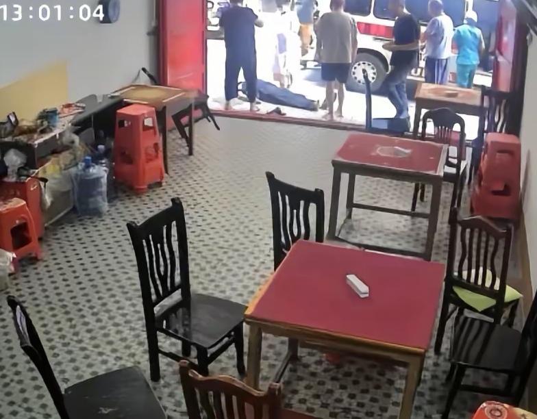 8月26日下午，湖南“帮扶老人遭索赔”事件终于迎来大结局。死者罗某家属已将19