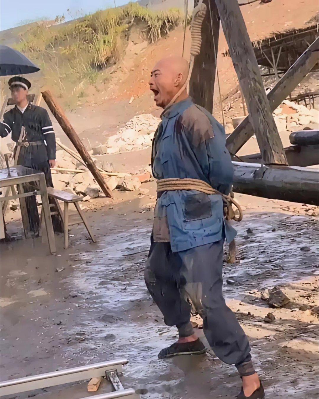 原来电视剧演员勒脖子，不是真的来勒啊？差点被演员骗了。