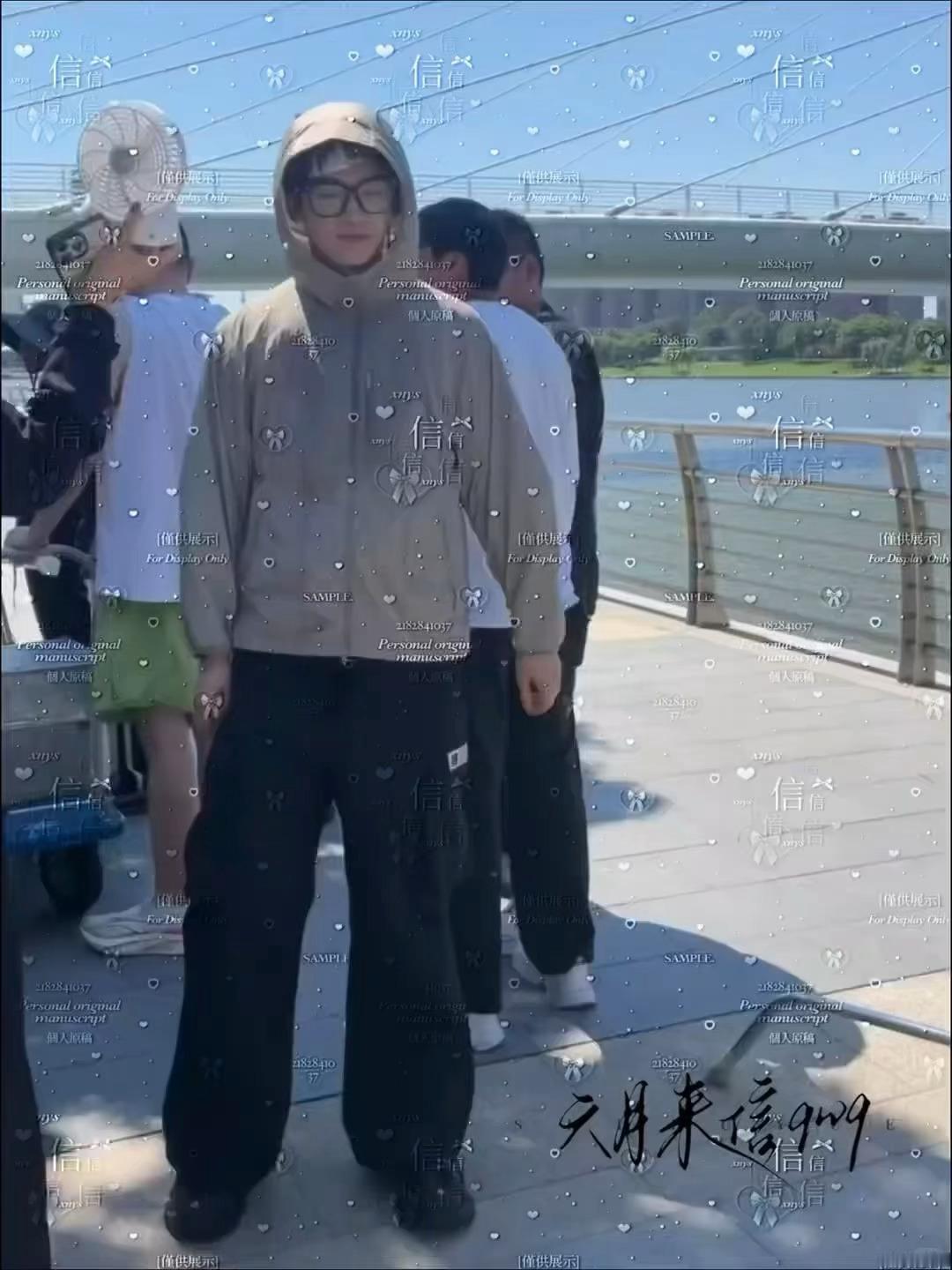 妈咪天天跟个小手办一样好可爱🥰
