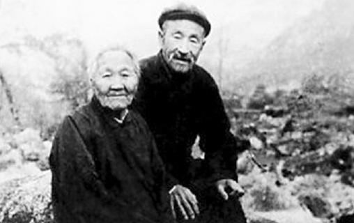 1941年11月6日，郭伍士负伤倒地，日军又朝他开了几枪，并把刺刀刺向了他的肚腹