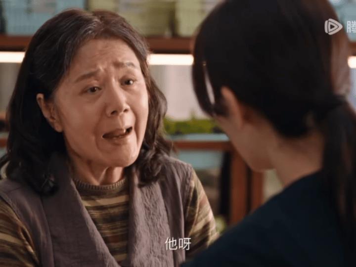 《利剑玫瑰》22集预告，章阿姨接到电话对方声称知道林然在哪儿在此之前，邓妍开始