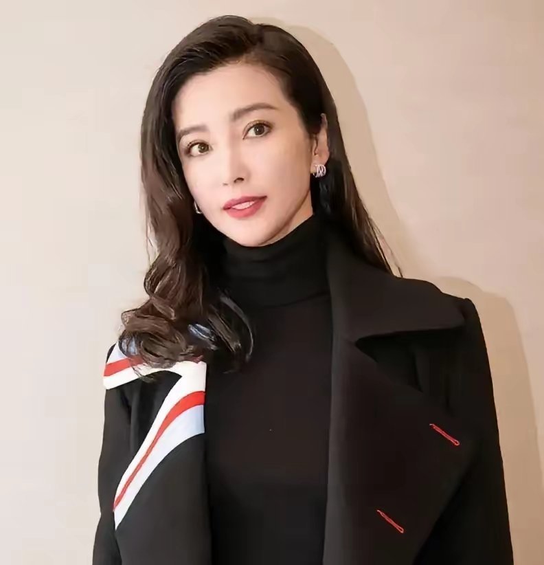 2009年，李冰冰开出12万月薪招保姆。其中一位保姆应聘，将菜里里外外洗了5、6