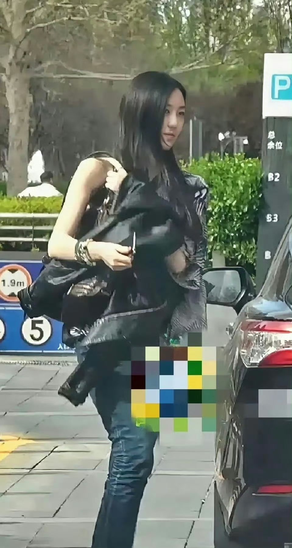 这是王菲女儿吗好高啊​​​