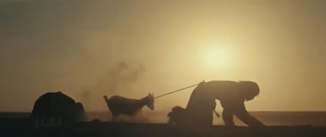 电视剧《太平年》有关“牵羊礼”的镜头叙述拍的还是太保守了。古代其实是脱光了，