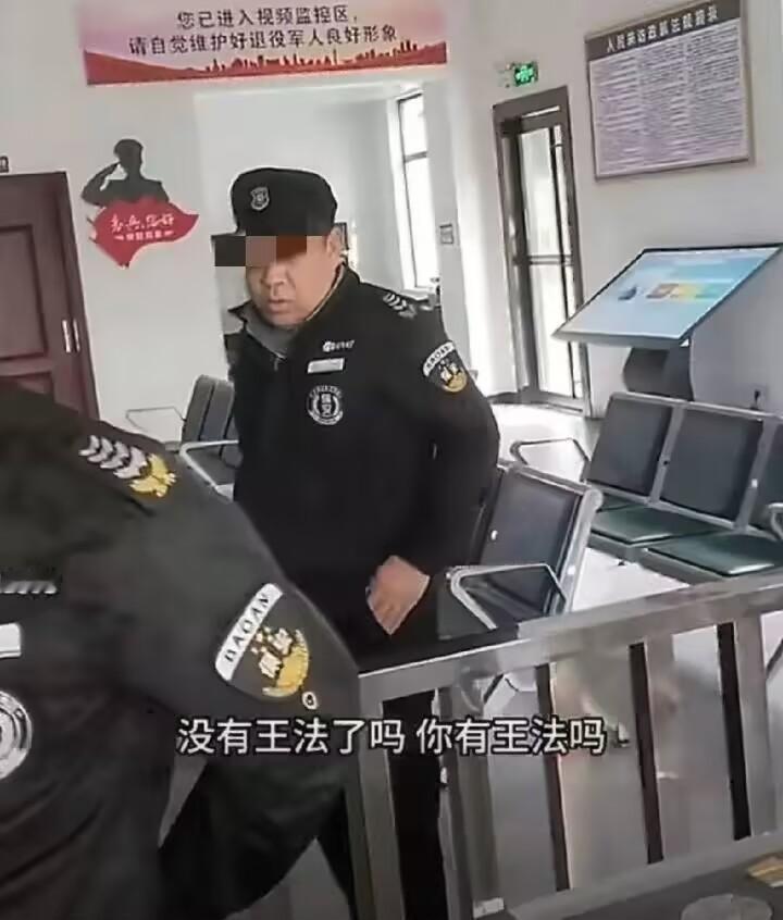 长沙那俩保安火了但他们现在肯定很后悔不是因为他们不会玩手机开直播，而是觉得丢