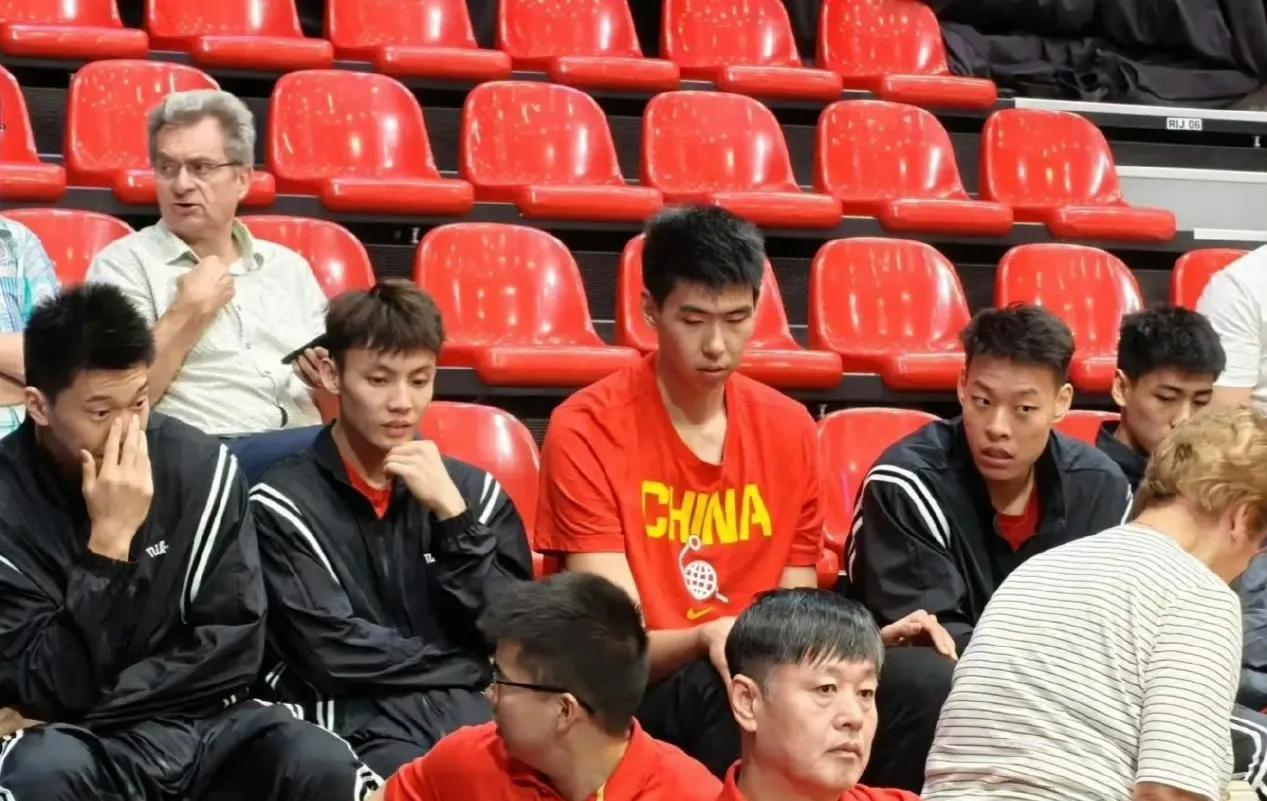 郭士强也明白虽然选广东宏远进国家队的人数多，但真正能打比赛的只有一个胡明轩！在