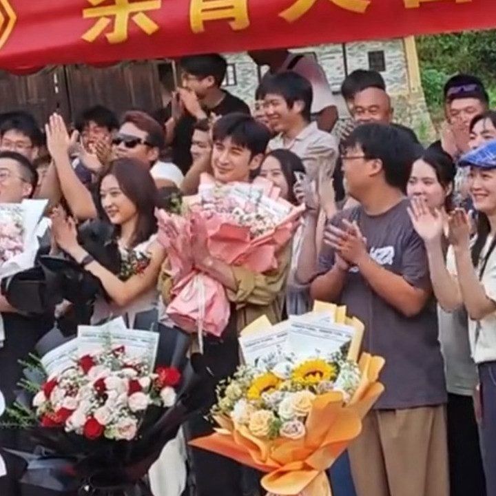 孙千张云龙《月下烟火》杀青了！孙千张云龙杀青合照​​​