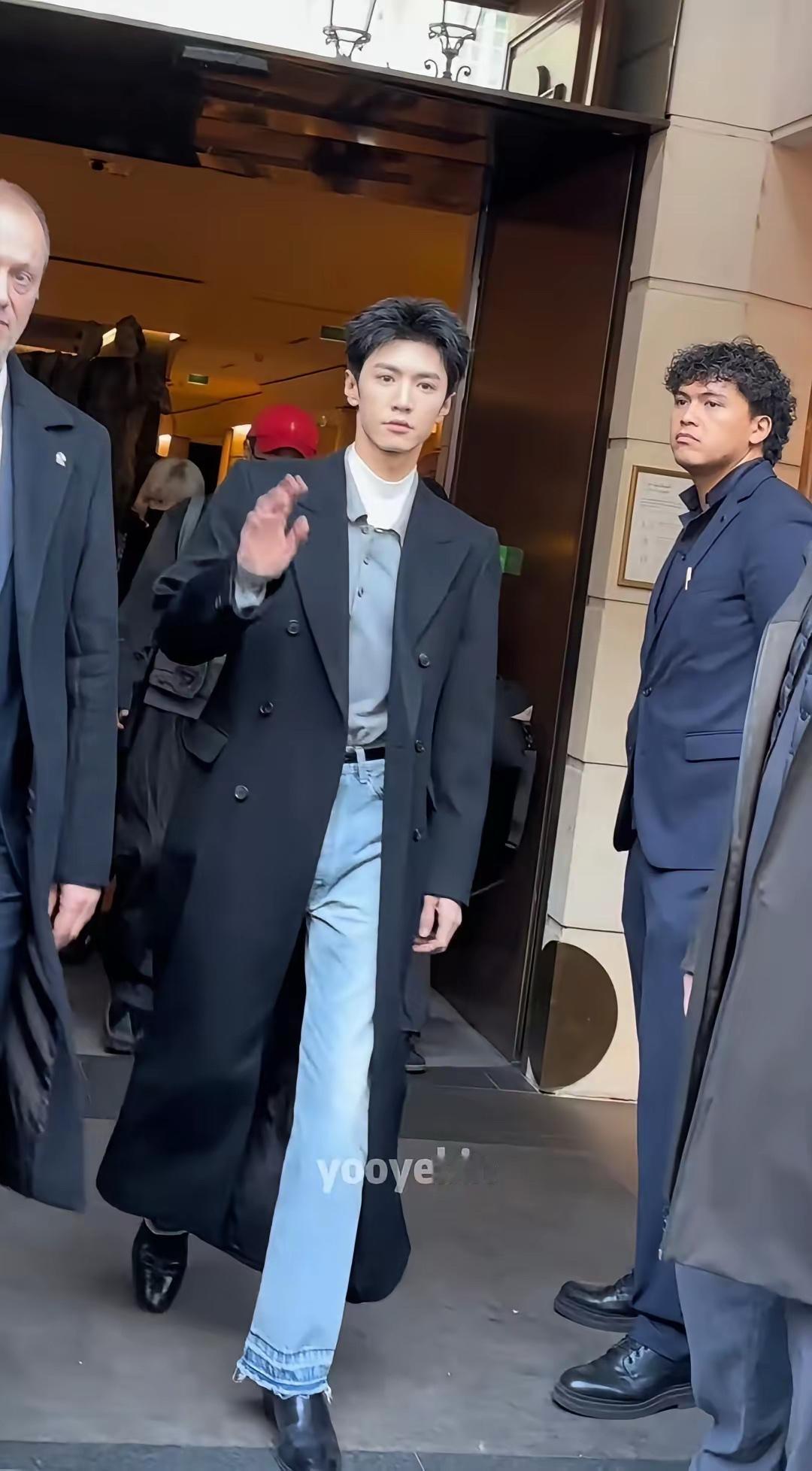 这裤子不懂事是吧