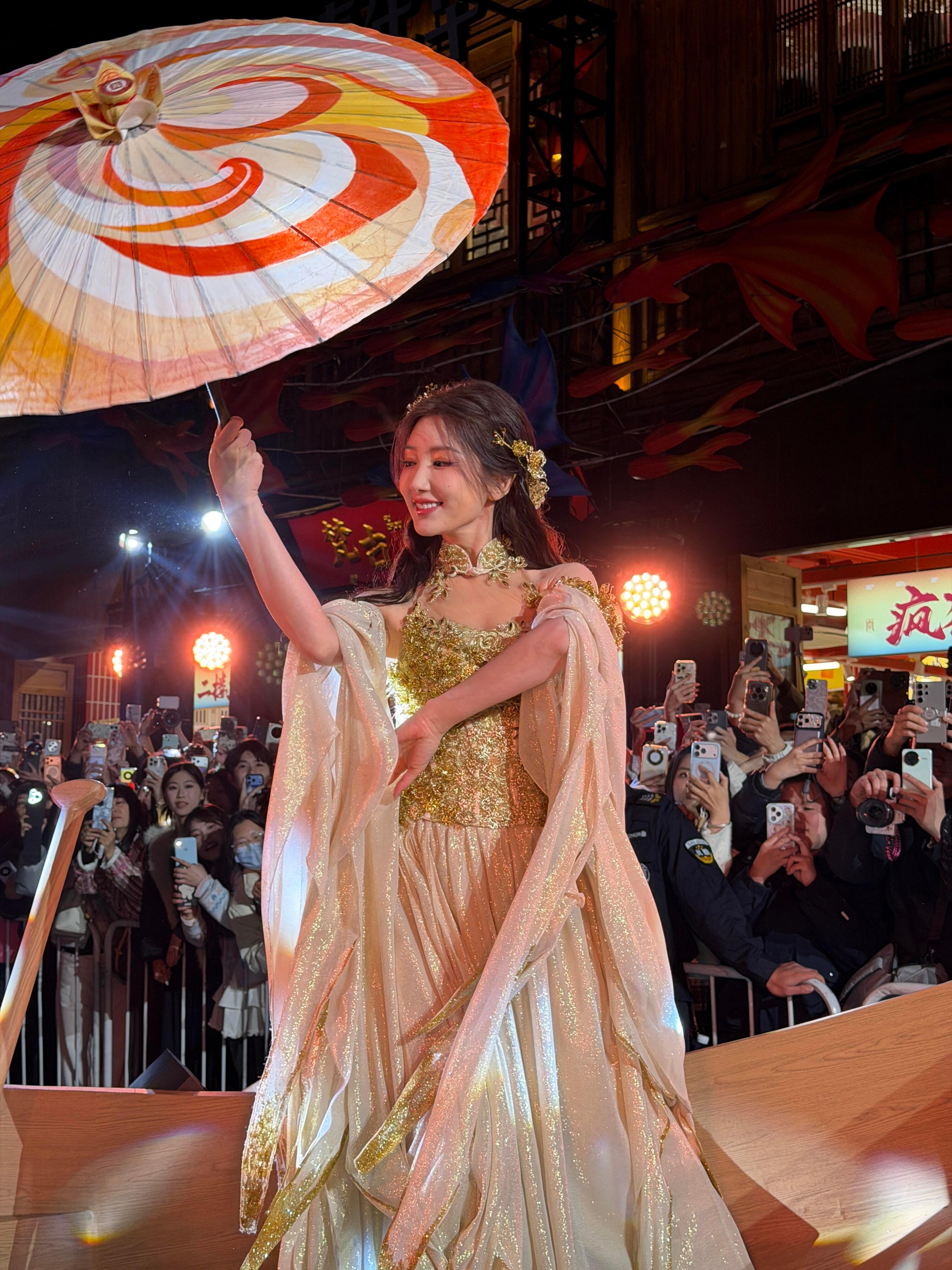 卧槽卧槽…被毛晓彤美哭了