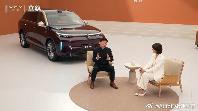 魏建军昨天直播亮相V9X，但讲的又不止于车，总结一下：关于自己做这台车的代言人：