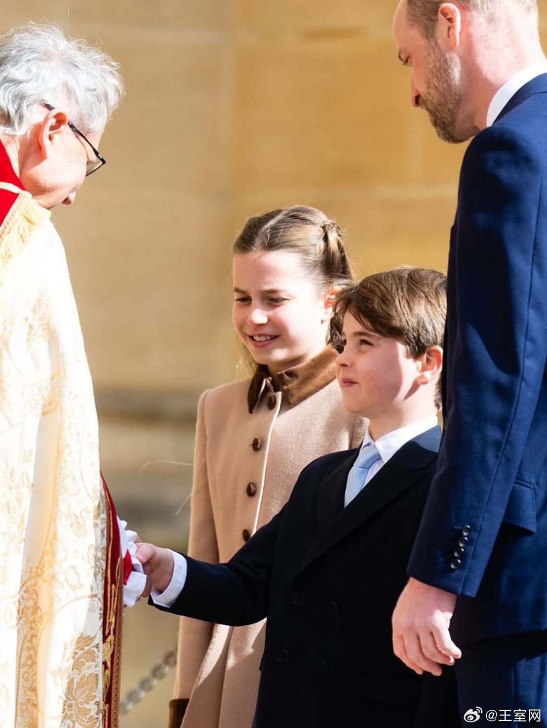 英国王室🇬🇧4月5日，威尔士亲王夫妇和乔治王子、夏洛特公主、路易斯王子出席