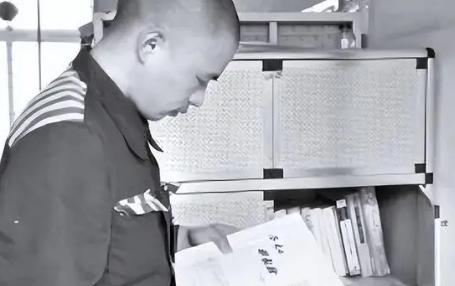 仲开龙贪污113万被判死刑，无意中得到灵感，94年收到通知：改判1966年，仲