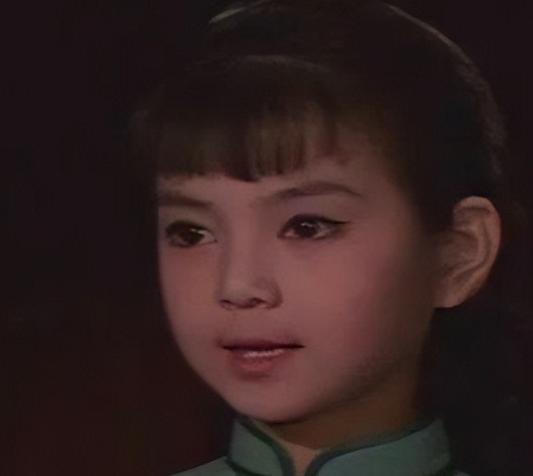 1995年她凭婉君成名24岁嫁豪门，生下3儿2女，因丈夫花心愤然离婚，如今身价几