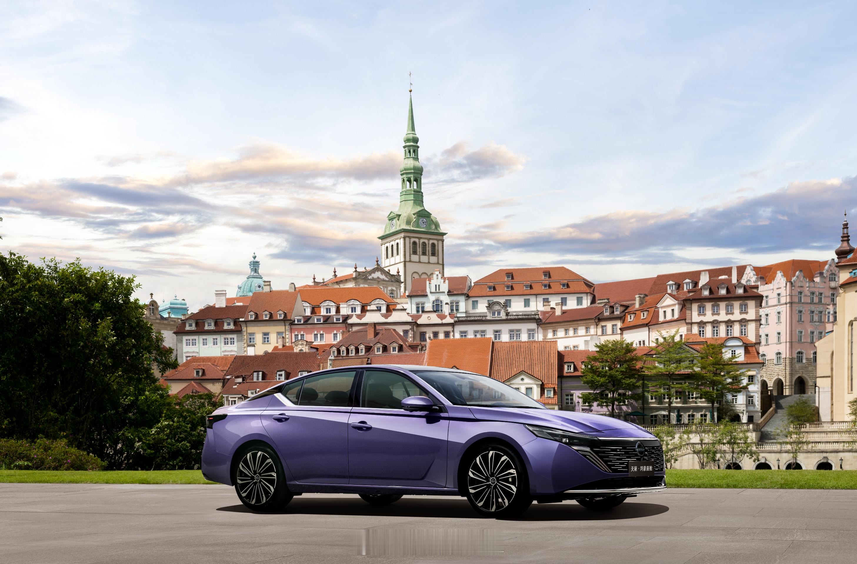 图1、图2：代表日产正统的天籁，灵魂搭载鸿蒙座舱、肉体出现在中华有为的松山湖。图