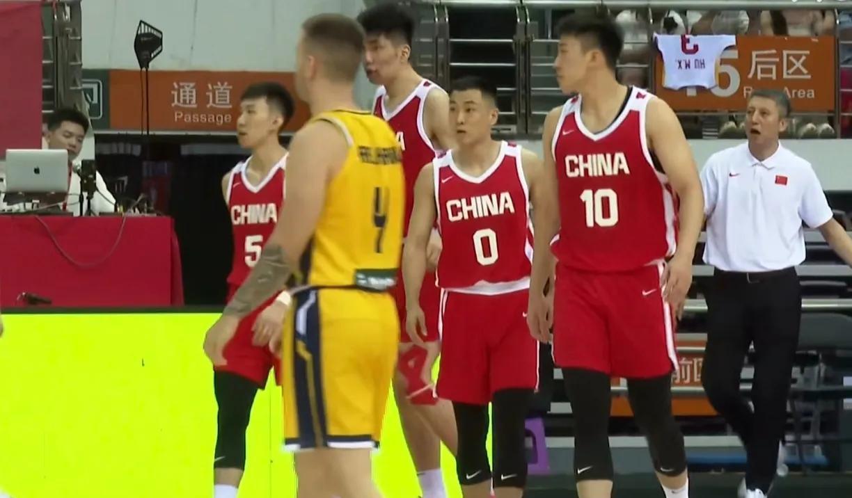 中国男篮险胜波黑男篮，一战看清廖三宁！不是廖三宁不够努力，也不是他对外作战中畏手