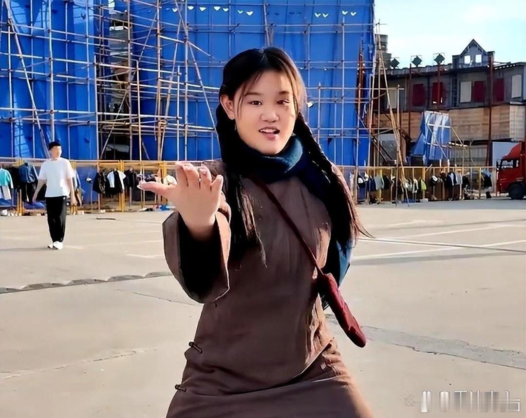 张家齐虽然退出国家队一线，但她目前每年仍可拿到25万至30万元薪资，张家齐离开国