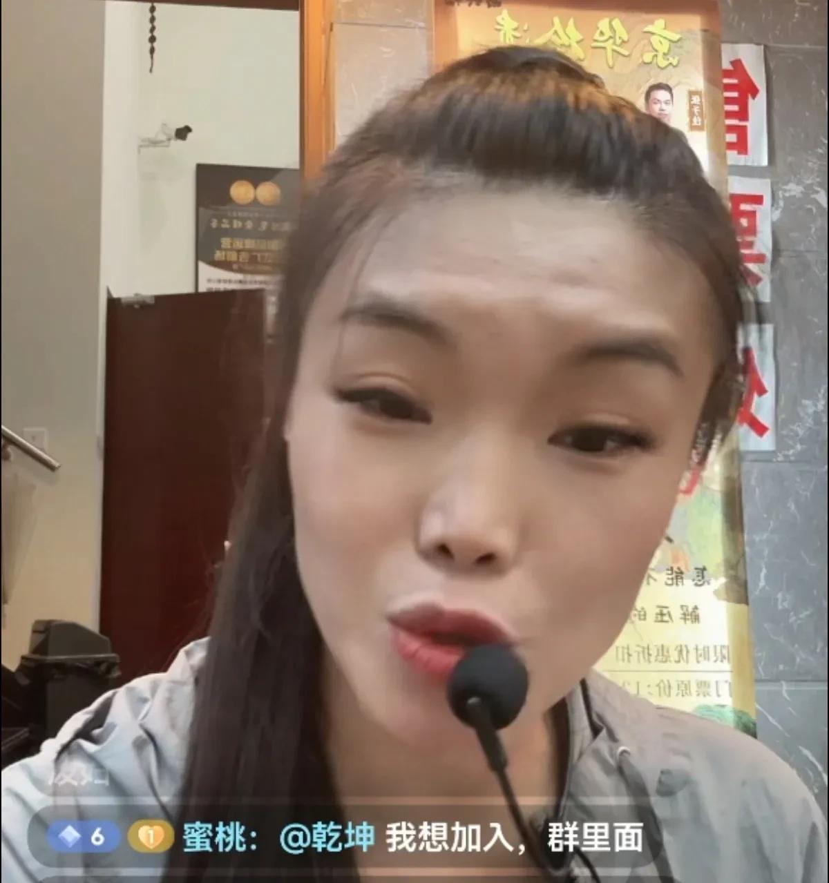 最近这几天，张伯鑫的高兴社，在王府井剧场的售票员，突然是火力全开，持续砸缸。今