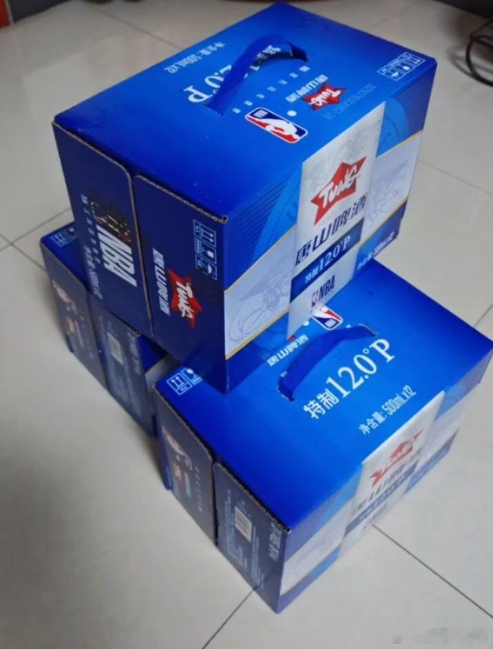 在美团闪购上买了几箱啤酒，一箱便宜十多块，给我爸拿一箱去！[大笑]​​​