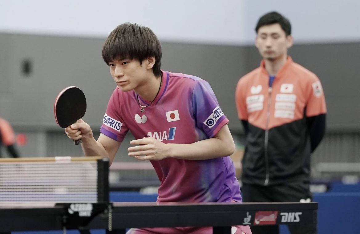 多哈冠军赛户上隼辅3:1阿萨尔晋级男单16强1月7日，2026多哈冠军赛开