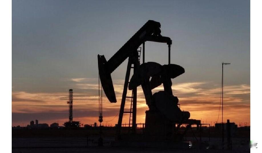 乌克兰和谈取得突破，石油价格下跌！路透珀斯11月12日电——油价周一下滑，延续