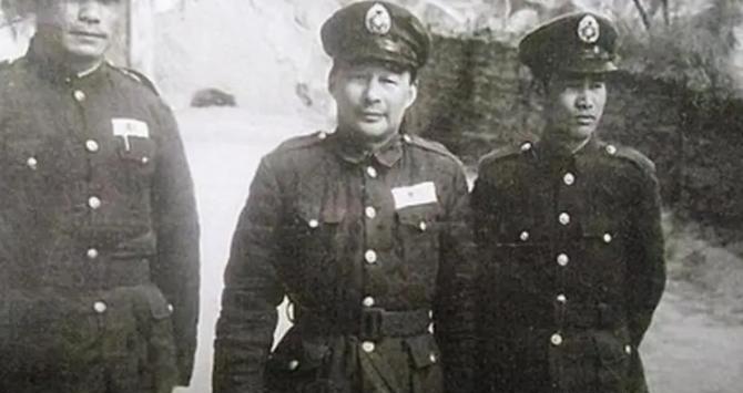 1951年9月，一个叫秦东昌的人来到大陈岛，担任蒋军总指挥，解放军翻遍国军将领名