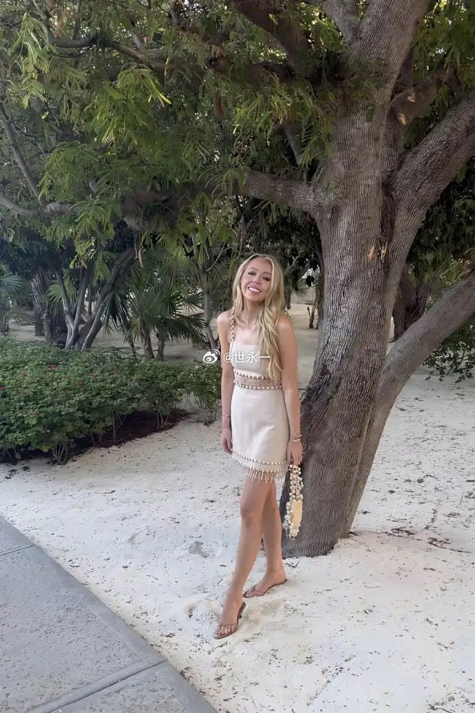 听说这是特朗普的小女儿，在印度旅游时发的自拍