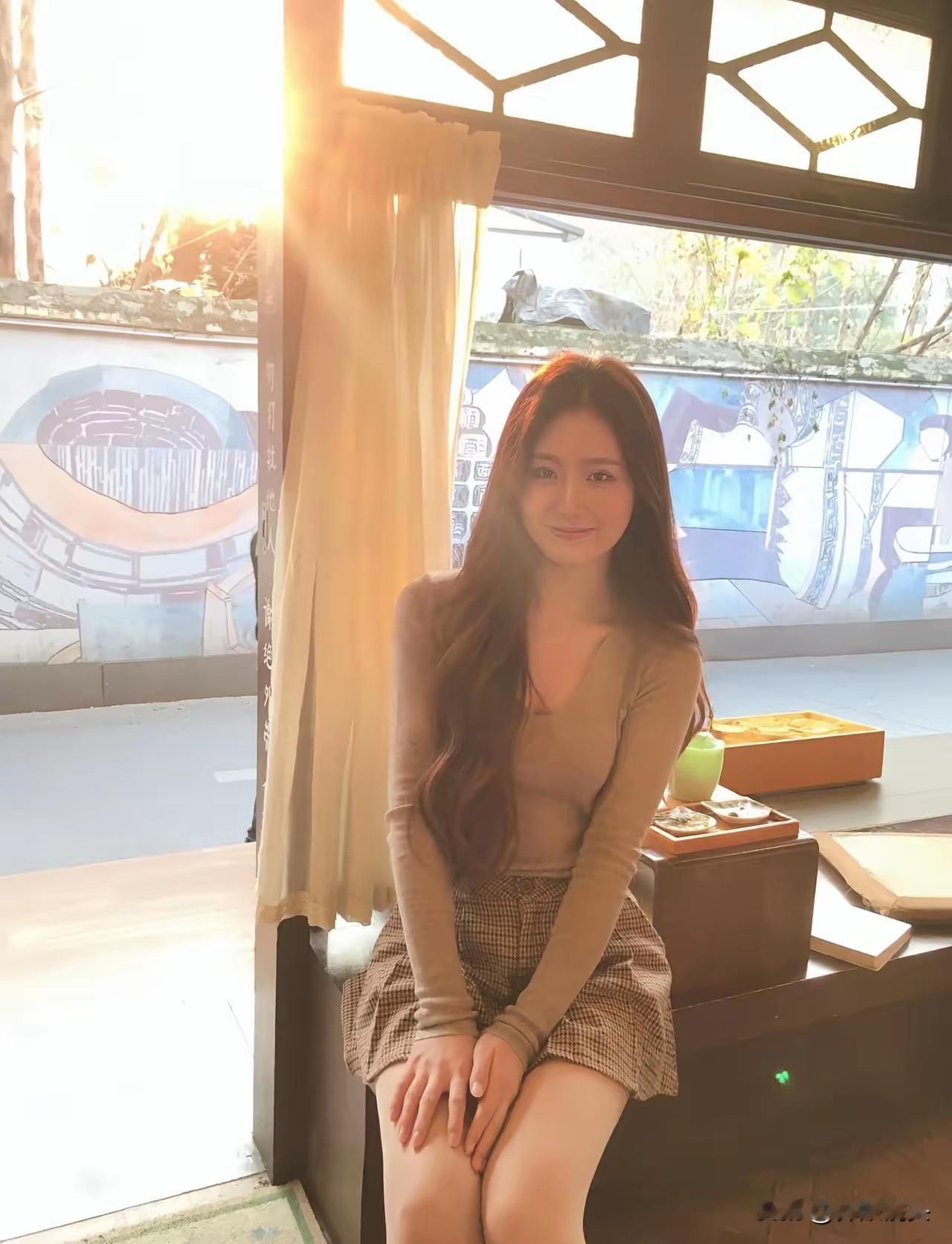 阳光洒进咖啡馆，温暖如你