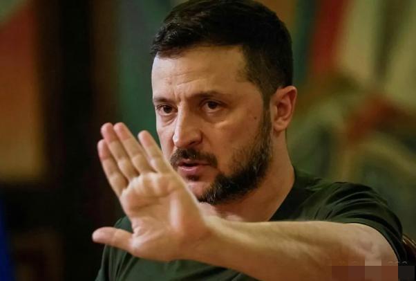 泽连斯基三不利，害怕极了！俄罗斯红军城大捷给乌克兰敲响了丧钟。泽连斯基深知承认