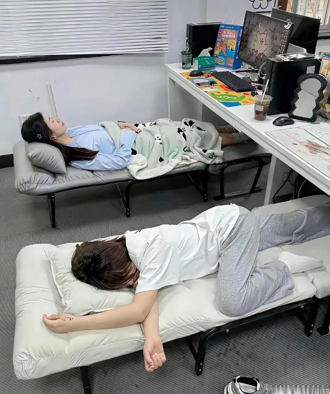 同样是午休，左边可能工资更高，你信吗？​​​