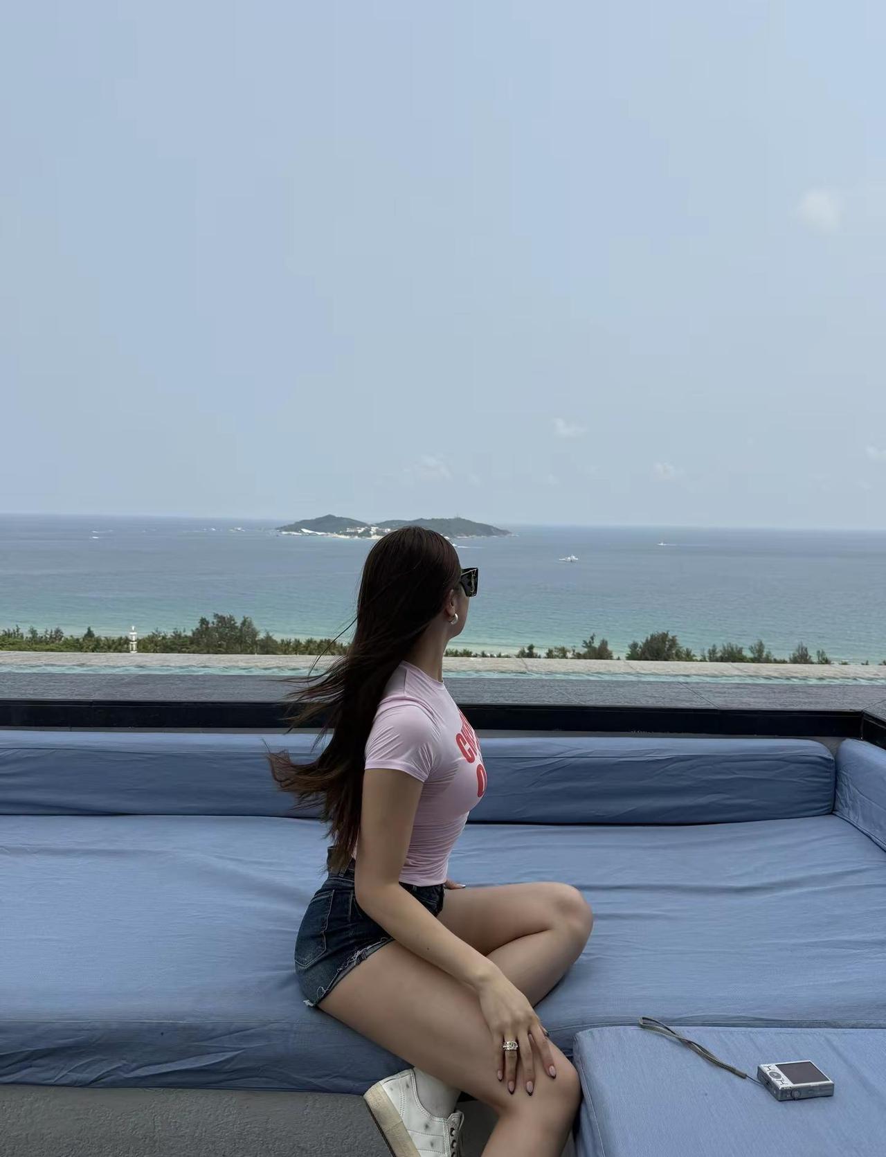 其实啥事儿没有，就喜欢无病呻吟，假装自己很忧郁妈妈