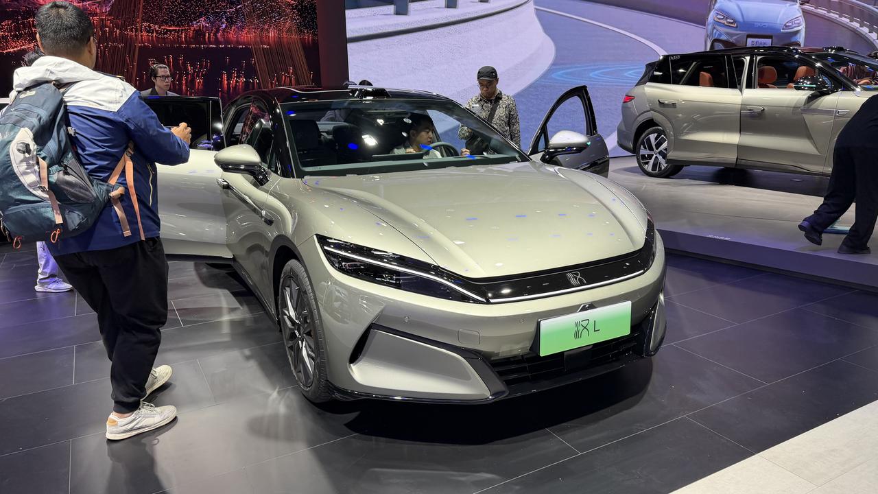 限时置换补贴后售价（截至12月31日）：汉LEV：20.48-26.48万元